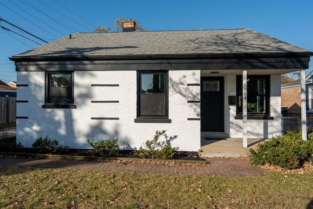 6964 W Cleveland Street, Niles, IL 60714