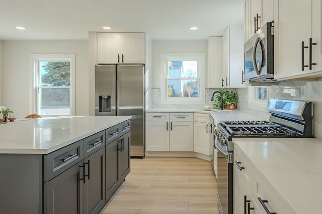 6964 W Cleveland Street, Niles, IL 60714