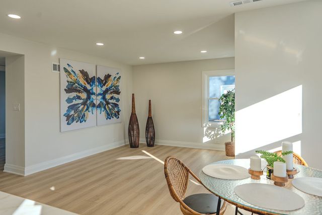 6964 W Cleveland Street, Niles, IL 60714