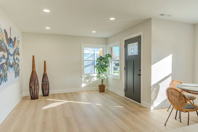 6964 W Cleveland Street, Niles, IL 60714