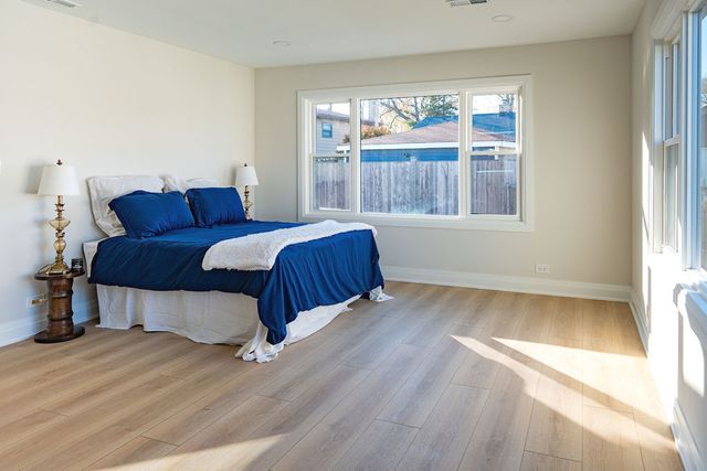 6964 W Cleveland Street, Niles, IL 60714