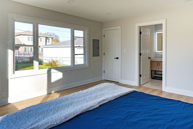 6964 W Cleveland Street, Niles, IL 60714