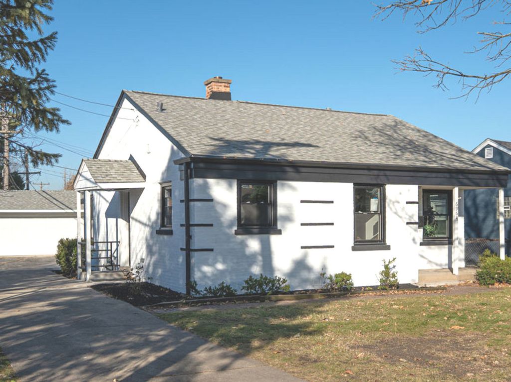 6964 W Cleveland Street, Niles, IL 60714