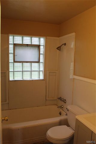 8859 Granada Place, St Louis, MO 63136