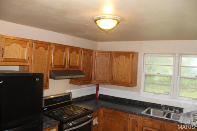8859 Granada Place, St Louis, MO 63136