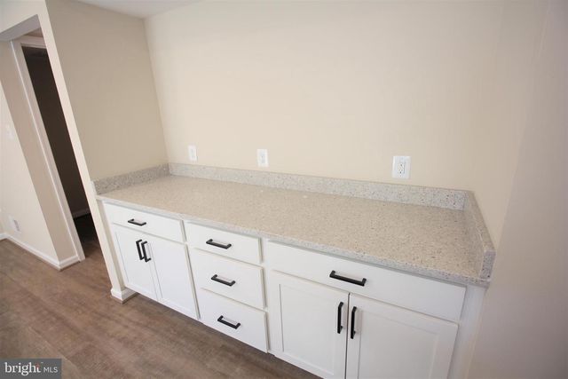 118 N COTTAGE RD, Sterling, VA 20164