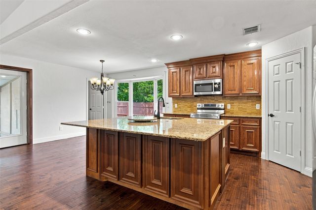 815 National Drive, Irving, TX 75060