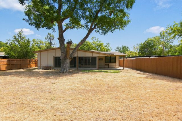 815 National Drive, Irving, TX 75060