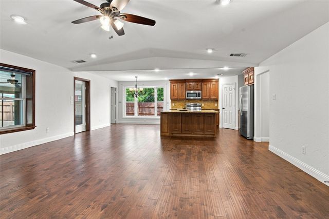 815 National Drive, Irving, TX 75060