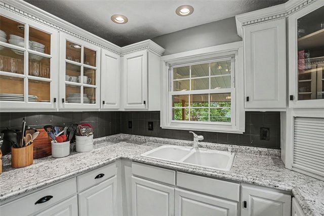 3524 Middleboro Rd, Castle Shannon, PA 15234