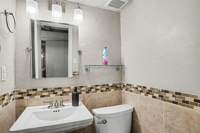 3524 Middleboro Rd, Castle Shannon, PA 15234