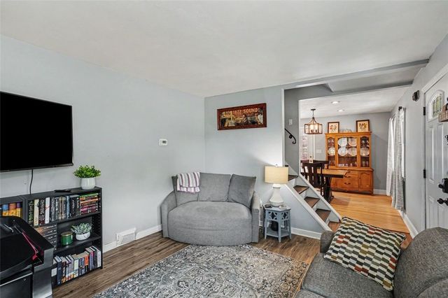 3524 Middleboro Rd, Castle Shannon, PA 15234