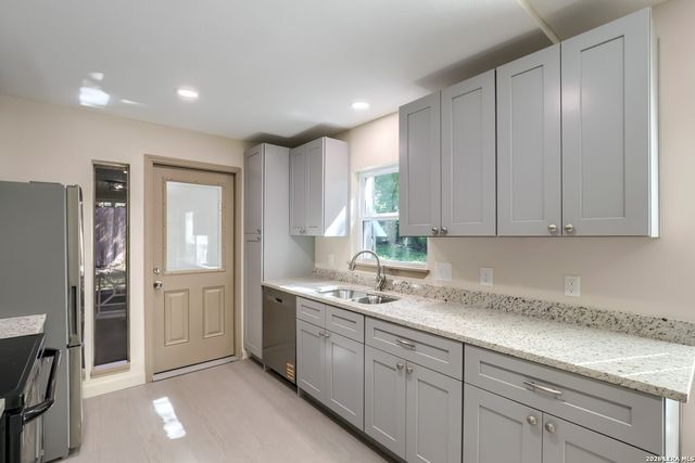6731 CARTERS BLF, San Antonio, TX 78239