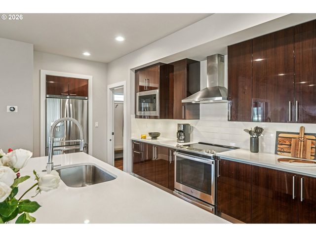 16512 Se PLEASANT VALLEY Pkwy, Happy Valley, OR 97086