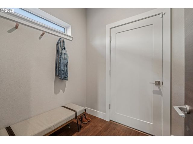 16512 Se PLEASANT VALLEY Pkwy, Happy Valley, OR 97086