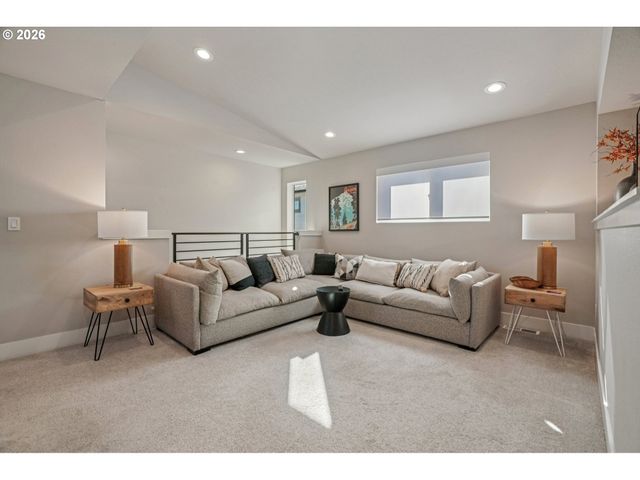 16512 Se PLEASANT VALLEY Pkwy, Happy Valley, OR 97086