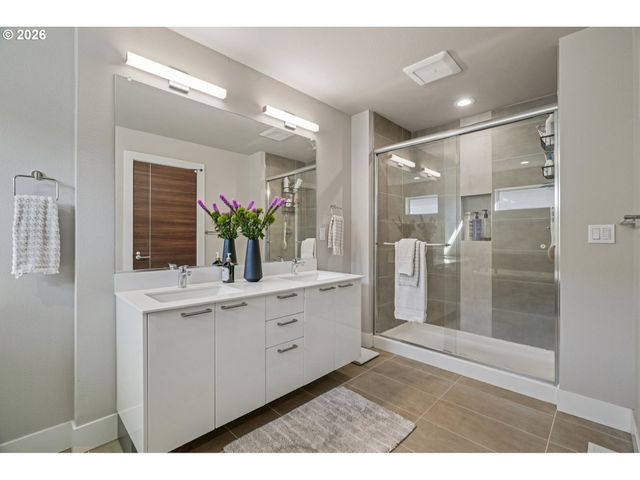 16512 Se PLEASANT VALLEY Pkwy, Happy Valley, OR 97086