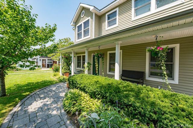 414 2nd Avenue W, East Northport, NY 11731