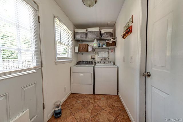 414 2nd Avenue W, East Northport, NY 11731