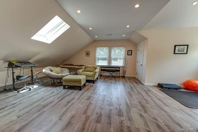 414 2nd Avenue W, East Northport, NY 11731