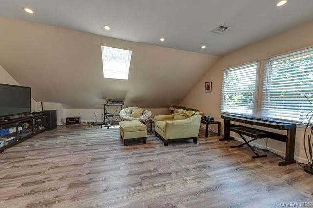 414 2nd Avenue W, East Northport, NY 11731