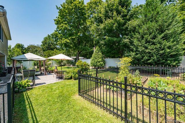 414 2nd Avenue W, East Northport, NY 11731