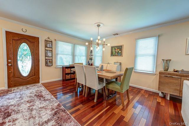 414 2nd Avenue W, East Northport, NY 11731