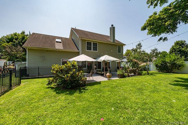 414 2nd Avenue W, East Northport, NY 11731