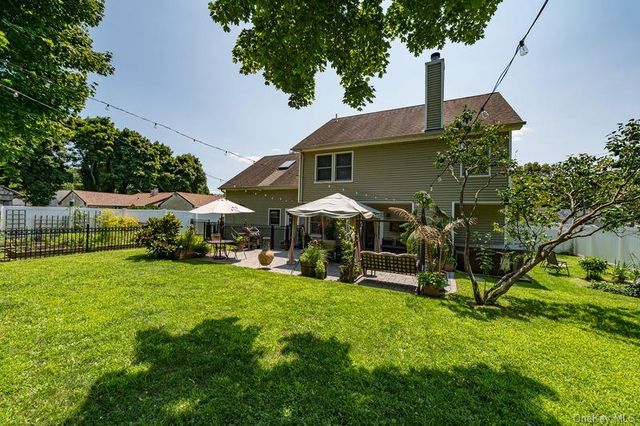 414 2nd Avenue W, East Northport, NY 11731
