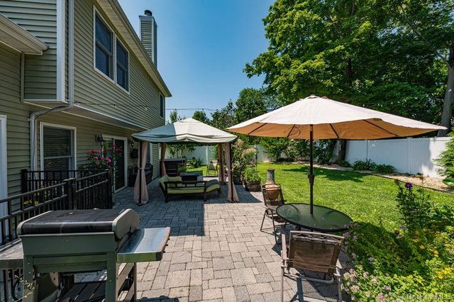 414 2nd Avenue W, East Northport, NY 11731