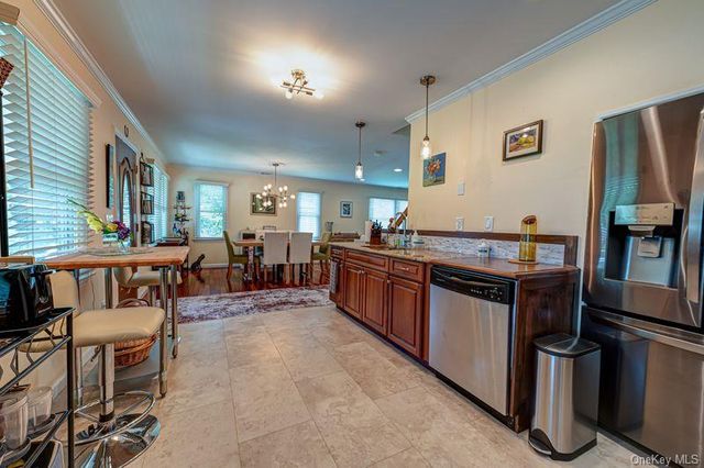 414 2nd Avenue W, East Northport, NY 11731