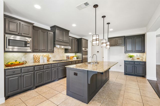 932 Champions Court, Roanoke, TX 76262