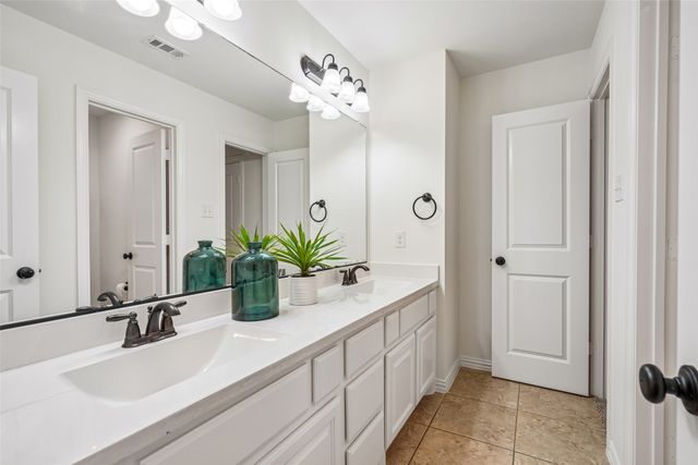 932 Champions Court, Roanoke, TX 76262