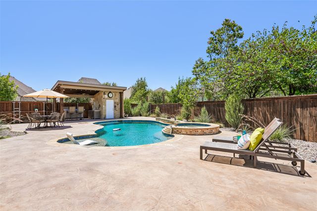 932 Champions Court, Roanoke, TX 76262