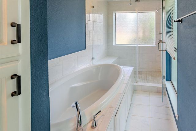 129 Springs Edge Drive, Conroe, TX 77356