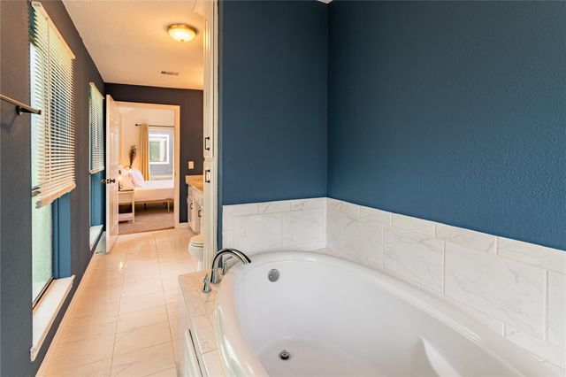 129 Springs Edge Drive, Conroe, TX 77356