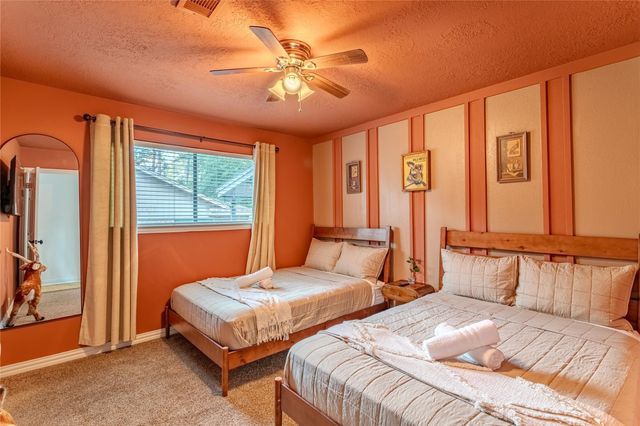 129 Springs Edge Drive, Conroe, TX 77356