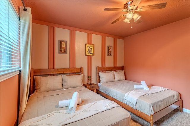 129 Springs Edge Drive, Conroe, TX 77356