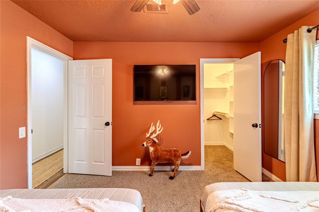 129 Springs Edge Drive, Conroe, TX 77356