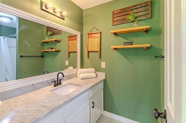 129 Springs Edge Drive, Conroe, TX 77356