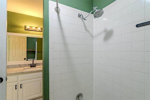 129 Springs Edge Drive, Conroe, TX 77356