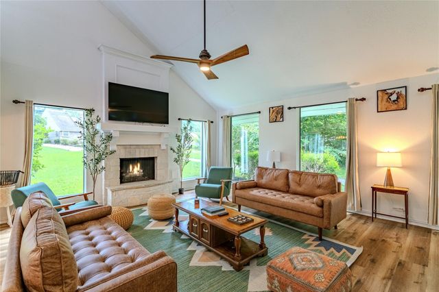 129 Springs Edge Drive, Conroe, TX 77356