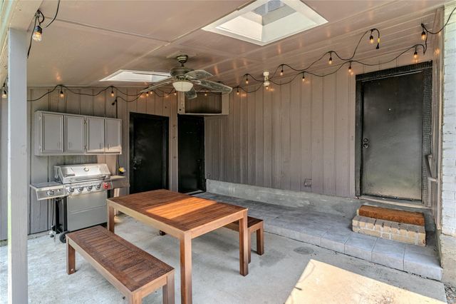129 Springs Edge Drive, Conroe, TX 77356