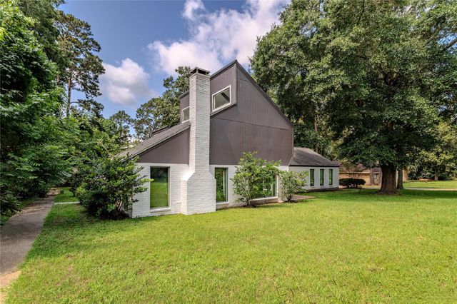 129 Springs Edge Drive, Conroe, TX 77356