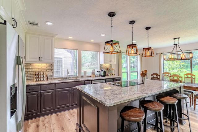 129 Springs Edge Drive, Conroe, TX 77356