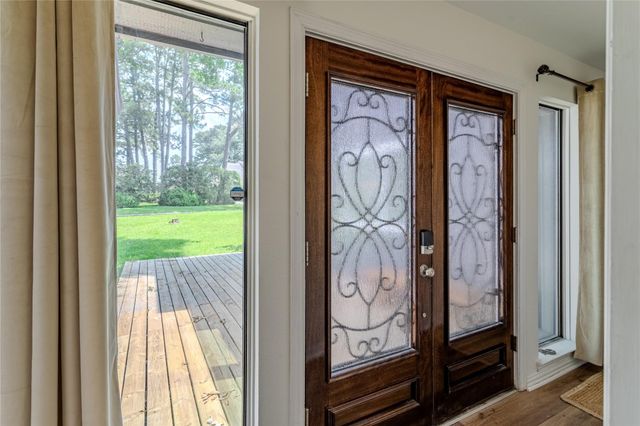 129 Springs Edge Drive, Conroe, TX 77356