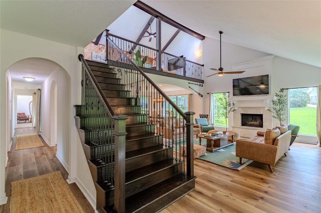129 Springs Edge Drive, Conroe, TX 77356
