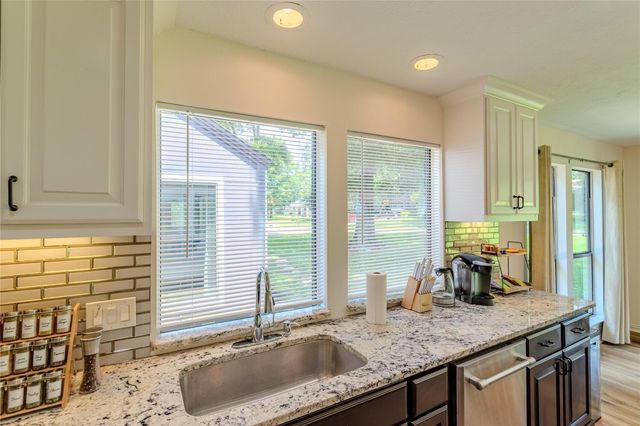 129 Springs Edge Drive, Conroe, TX 77356