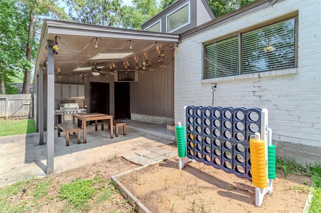 129 Springs Edge Drive, Conroe, TX 77356