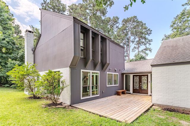 129 Springs Edge Drive, Conroe, TX 77356